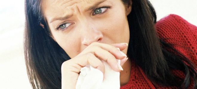 Смягчения горла при сухом кашле: медикаментозные препараты и народные средства